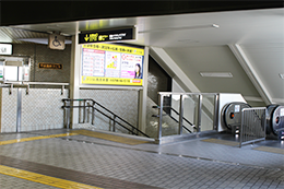 ①阪急西宮北口駅の北改札口を出て下に降ります。